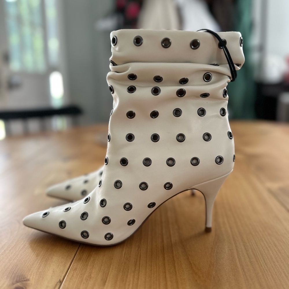 Express Slouch Booties - NWT - Size 8 💗